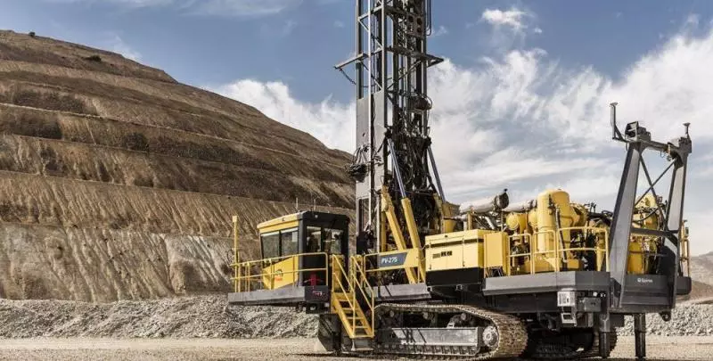 Поставка промышленной мебели для «Машиностроительного холдинга»