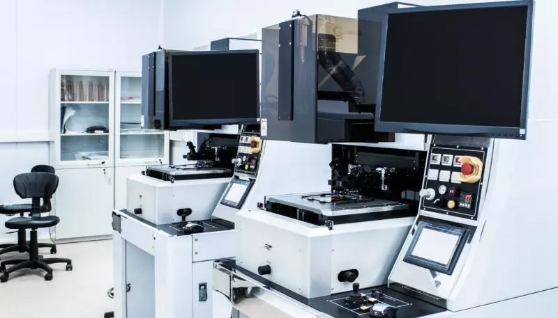 Поставка нестандартных специализированных столов ведущему приборостроительному предприятию