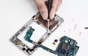 Ремонт сотового телефона в гараже картинка