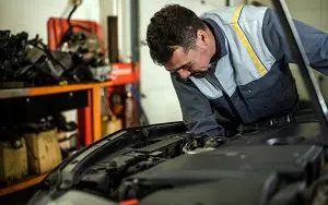 Автосервис в гараже картинка