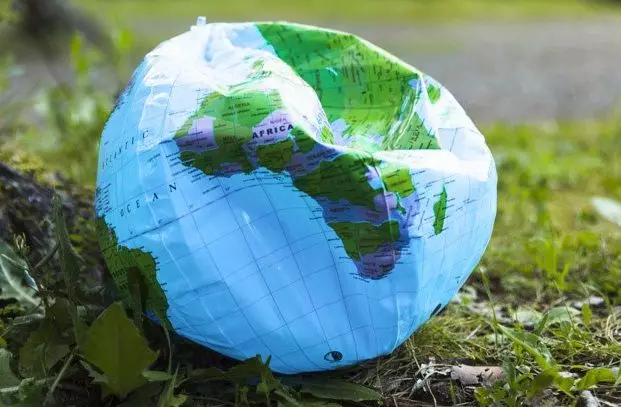 Механические повреждения инструментального шкафа картинка