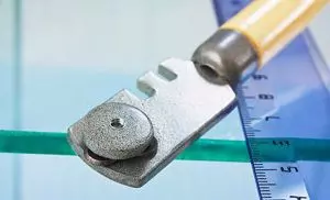 Резка стекла в гараже картинка