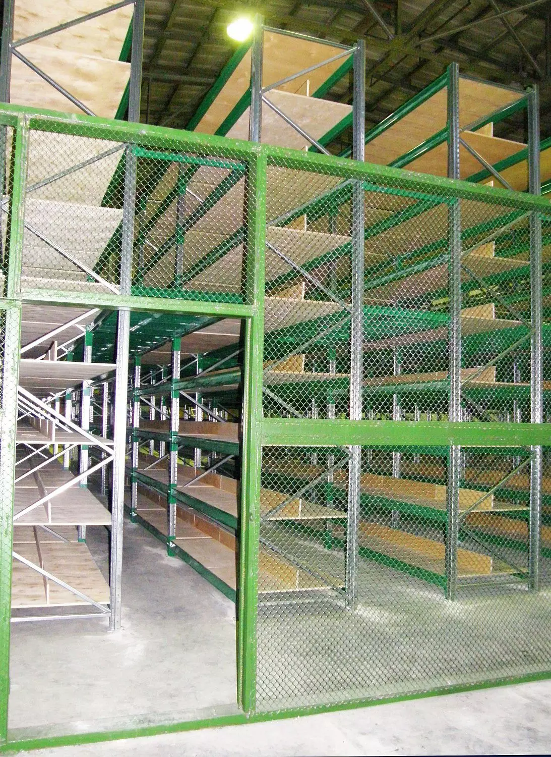 Уникальный стеллаж "3 в 1" для завода "ММК": надежная опора «Стана-5000» (г. Магнитогорск)