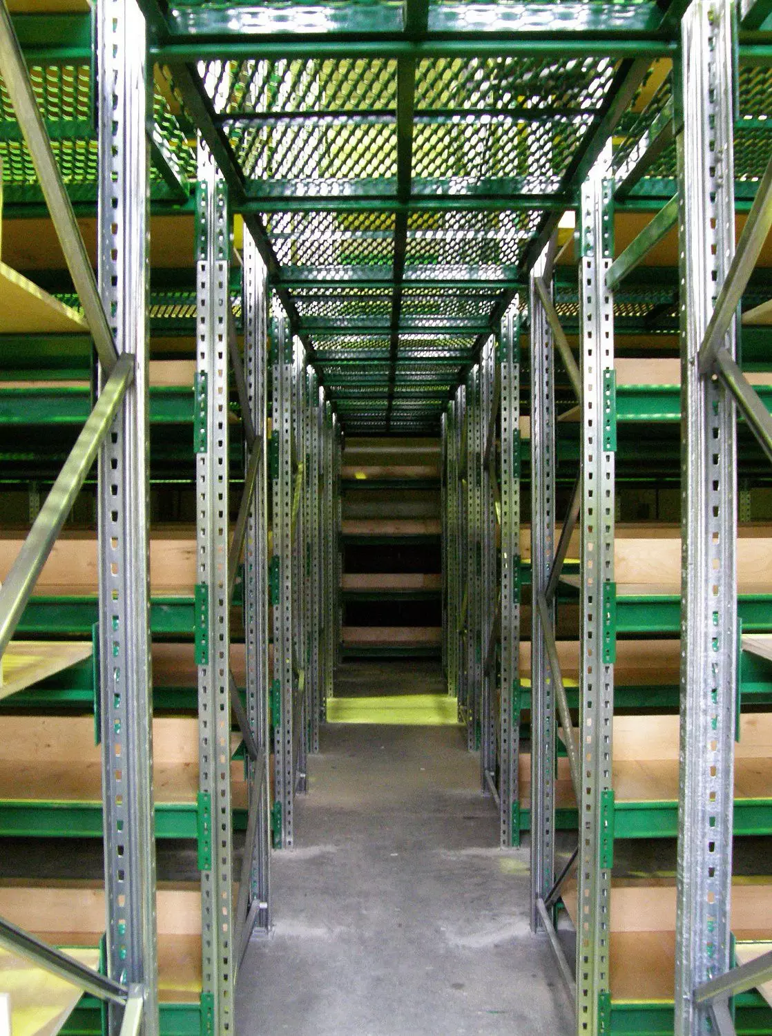 Уникальный стеллаж "3 в 1" для завода "ММК": надежная опора «Стана-5000» (г. Магнитогорск)